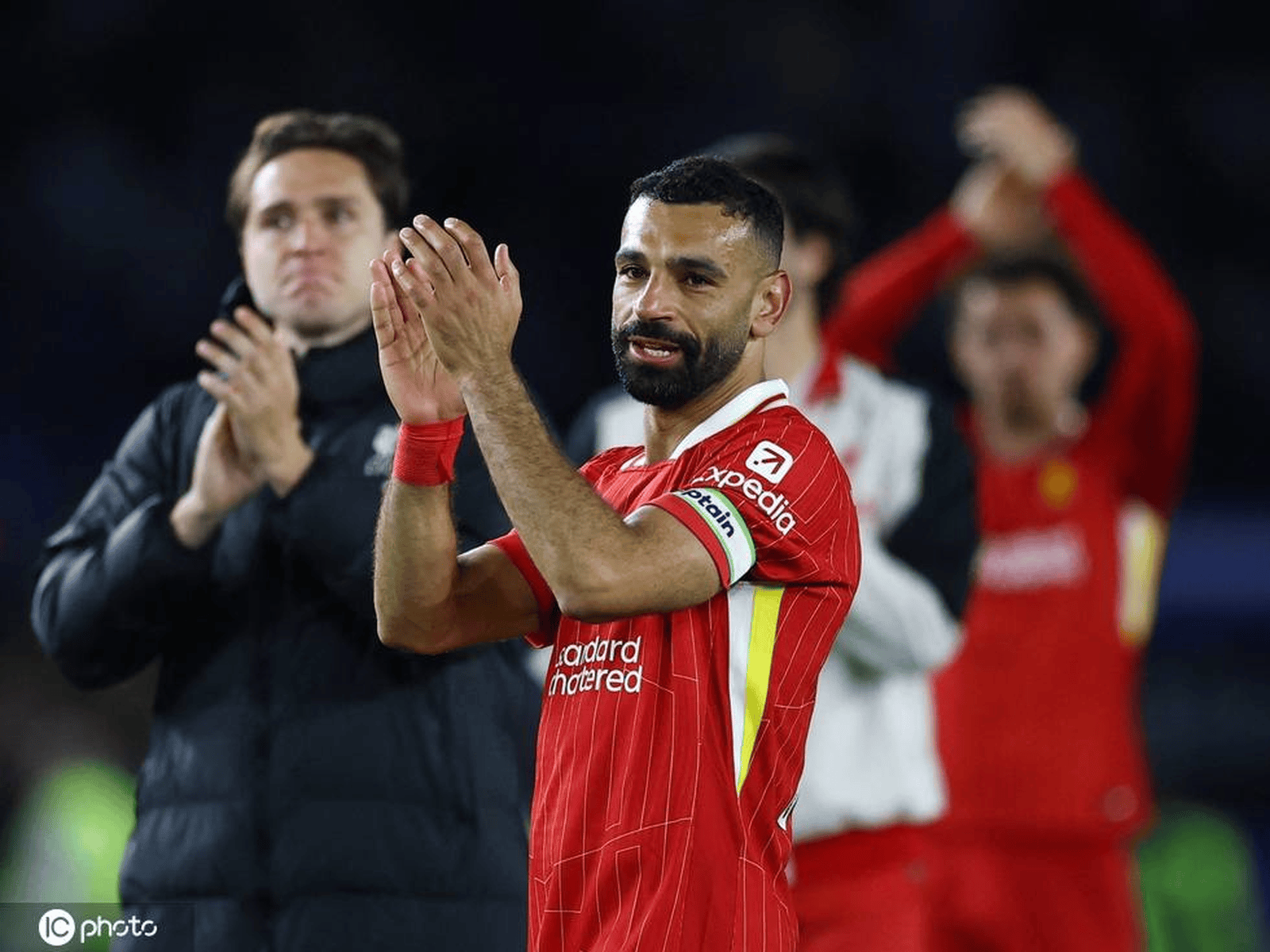 开云网页版-萨拉赫在巴塞罗那比赛中大比分获胜，持续失利引发热议！